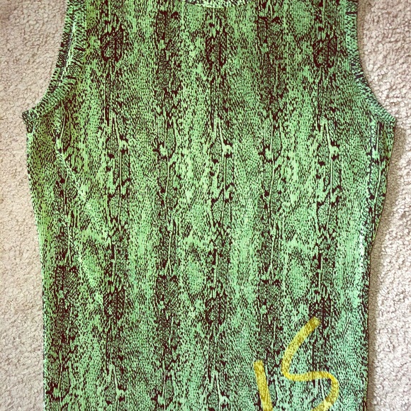 Tops - Picture 1 of 8